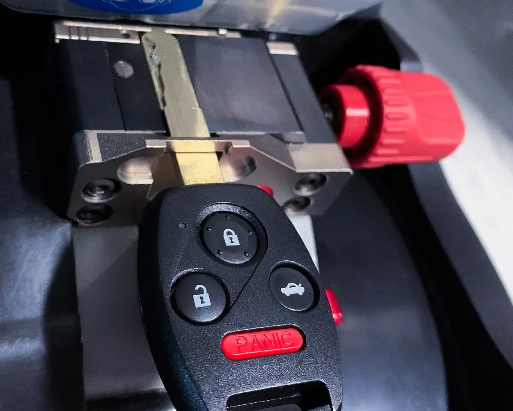 Precision laser cut car key blade on automotive key machine for European vehicle