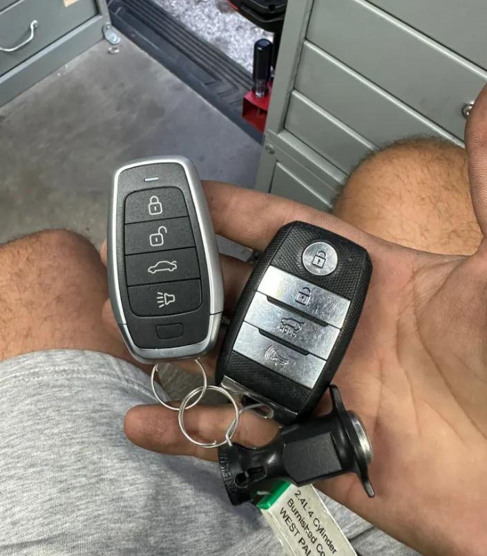 Car key replacement service by Triton Locksmith Plantation cutting and programming new key on-site in Plantation and surrounding cities