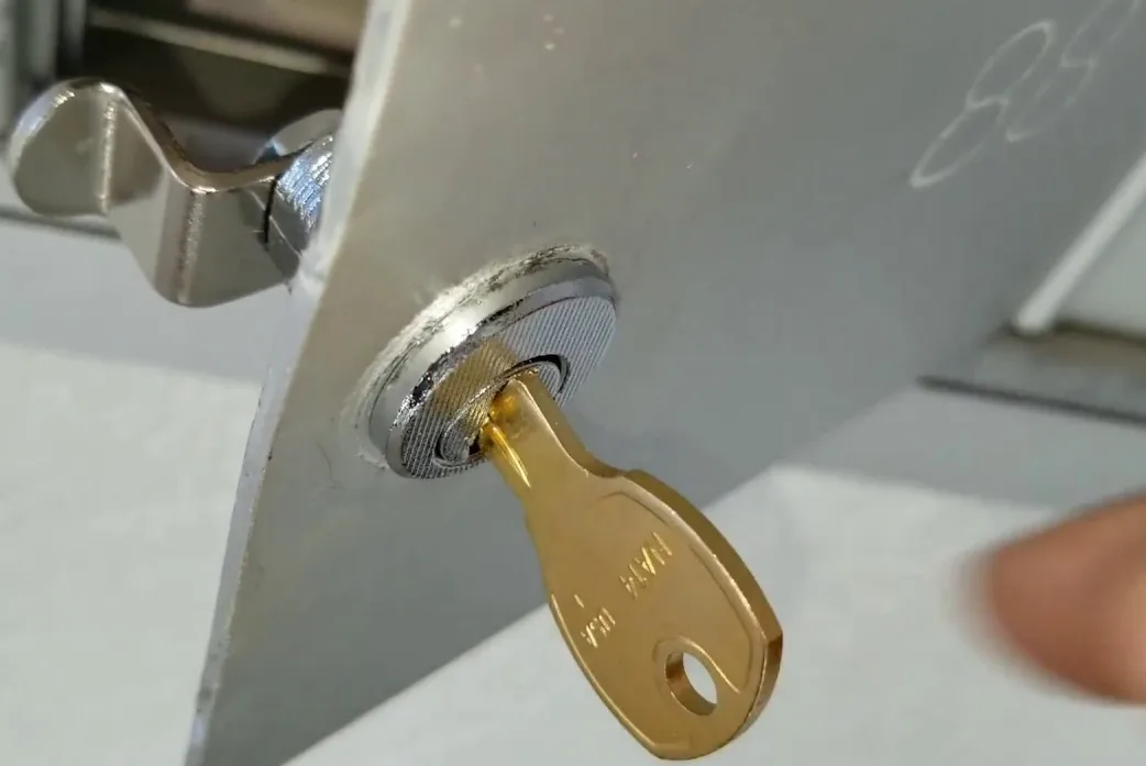 Locksmith changing mailbox lock on community cluster unit in Plantation and surrounding cities HOA