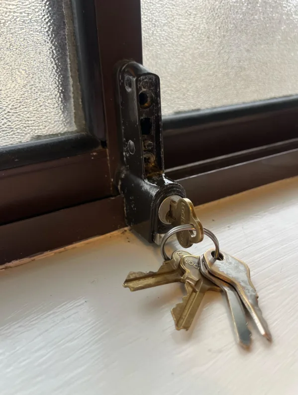 Window lock repair and replacement on double-hung window in Plantation and surrounding cities home